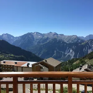 https://alpe-dhuez-4-5-personnes-vue-imprenable-sur-les.hotels-rhonealpes.com